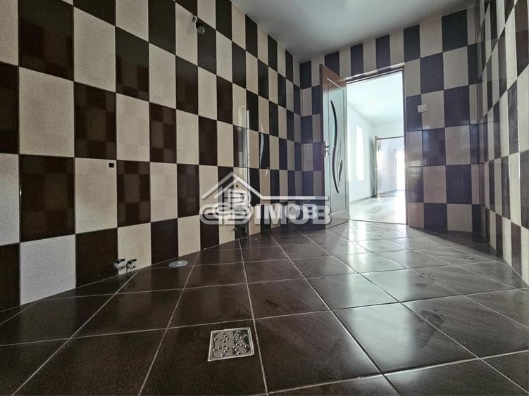 Casă cu 2 camere cu Canalizare în Central