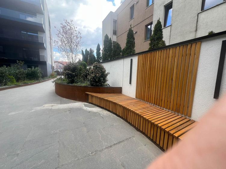 Apartament cu 3 camere semidecomandat, mobilat în Iancu Nicolae