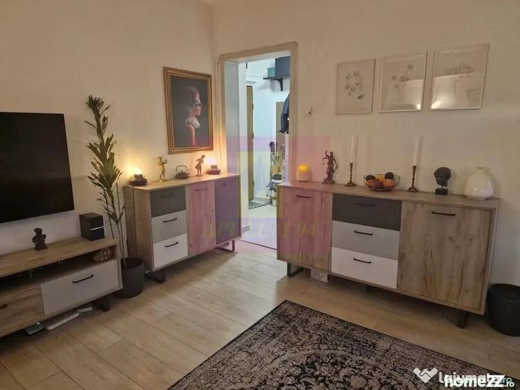 Apartament cu 3 camere semidecomandat în 1 Mai