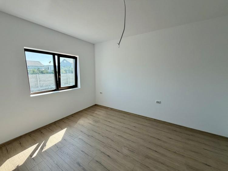 Duplex cu 4 camere cu Canalizare în Moșnița Nouă