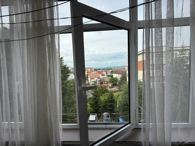 Apartament cu 3 camere decomandat în Găvana
