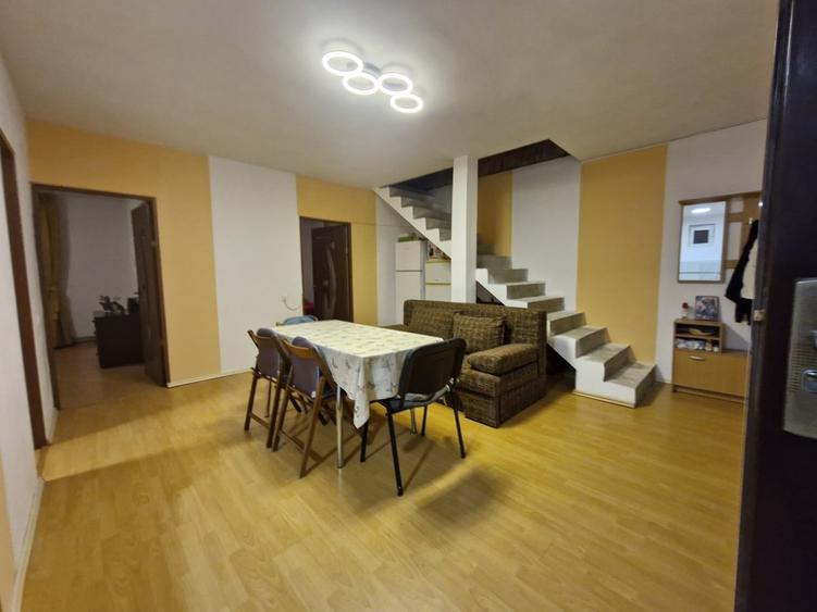 Casă cu 4 camere cu Teren 1000 Mp în Central