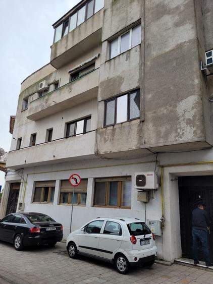 Apartament cu 3 camere decomandat în P-ța Ovidiu