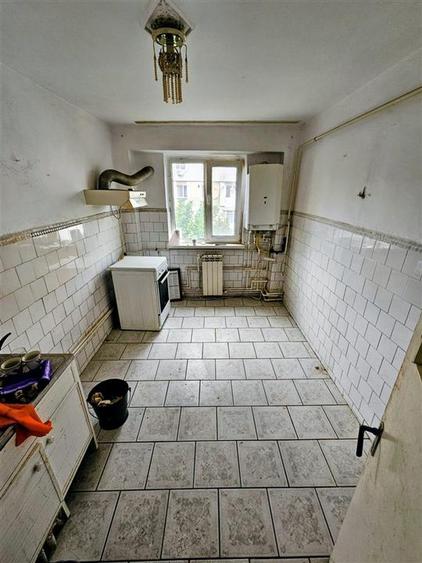 Apartament cu 4 camere decomandat în Viziru 3