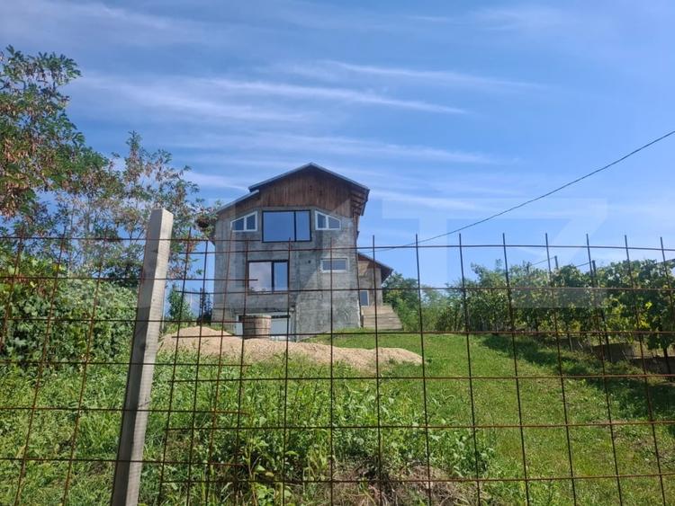 Casă individuală cu 6 camere cu Teren 1832 Mp în Glodeni