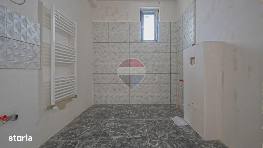 Casă cu 4 camere cu Teren 500 Mp în Stupini
