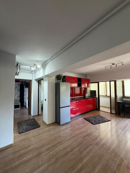Apartament cu 3 camere decomandat, mobilat în Dacia