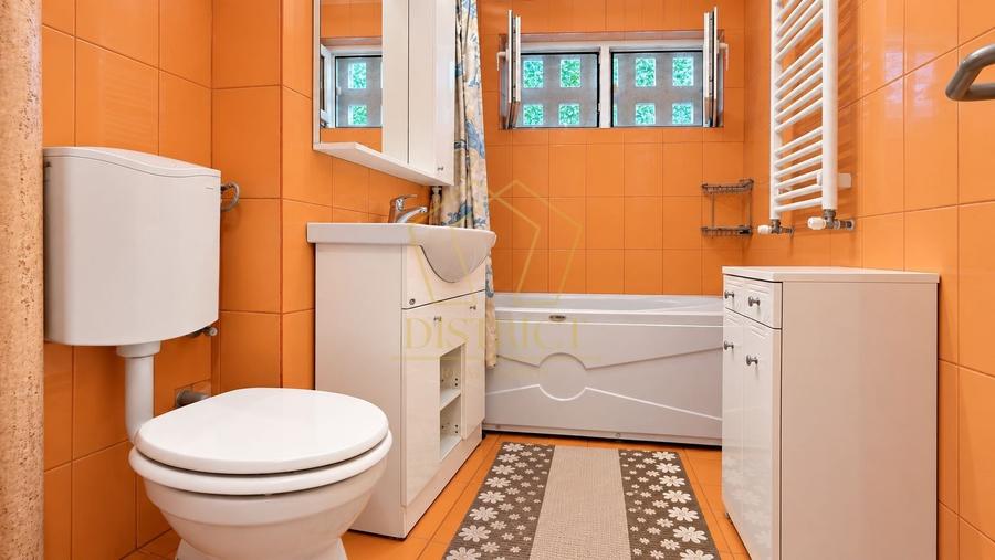 Apartament cu 3 camere semidecomandat, mobilat în Dacia