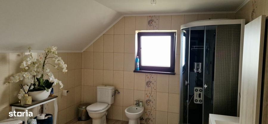 Casă cu 4 camere în Giulești