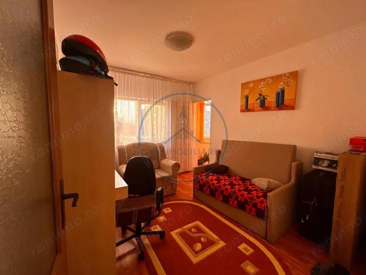 Apartament cu 4 camere decomandat, mobilat în Calea Moldovei