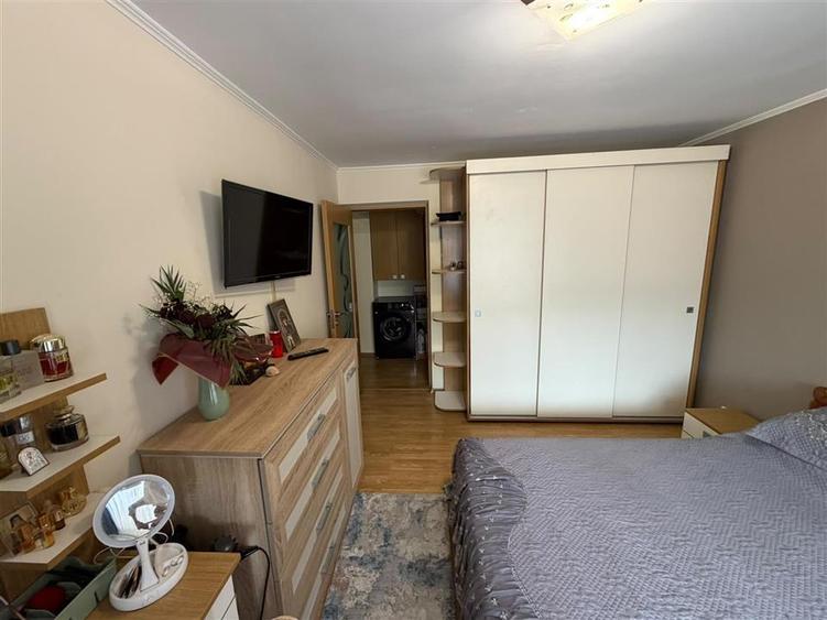 Apartament cu 3 camere decomandat, mobilat în Ultracentral