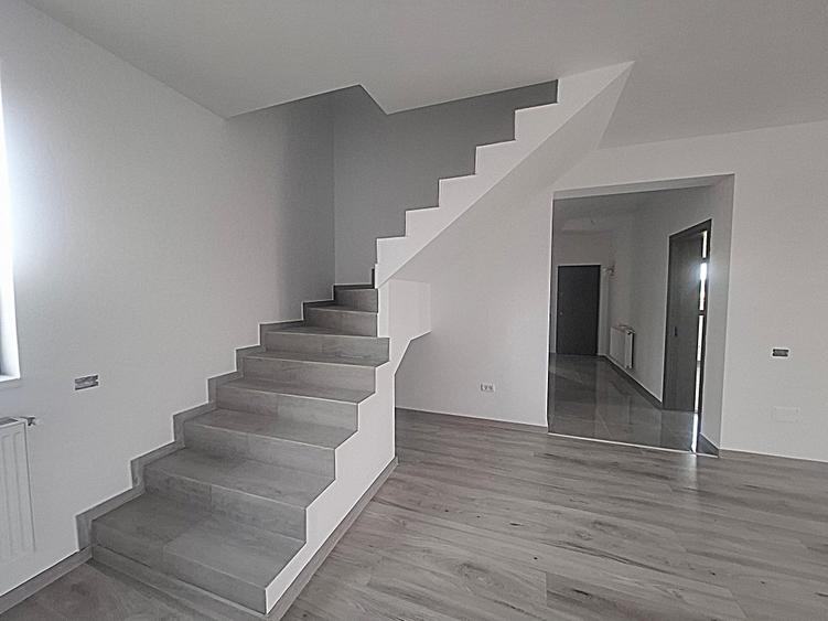 Casă individuală cu 4 camere cu Teren 400 Mp în Domnești