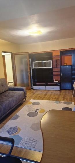 Apartament cu 2 camere decomandat, mobilat în Podul de Fier