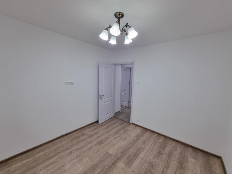 Apartament cu 3 camere decomandat în P-ța Reșița