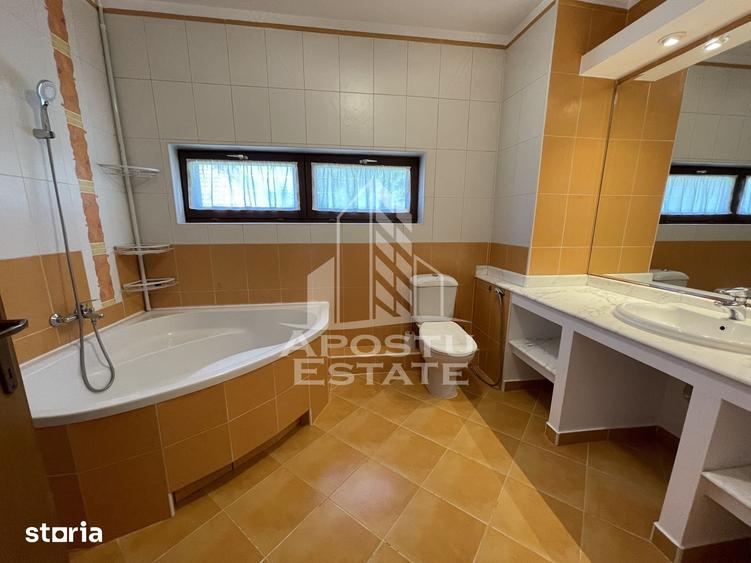 Casă cu 5 camere cu Teren 400 Mp în Lipovei