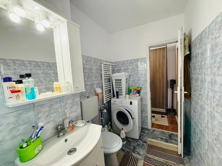 Apartament cu 2 camere semidecomandat, mobilat în Soarelui