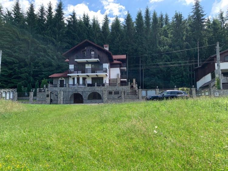 Casă individuală cu 6 camere cu Teren 900 Mp în Sud