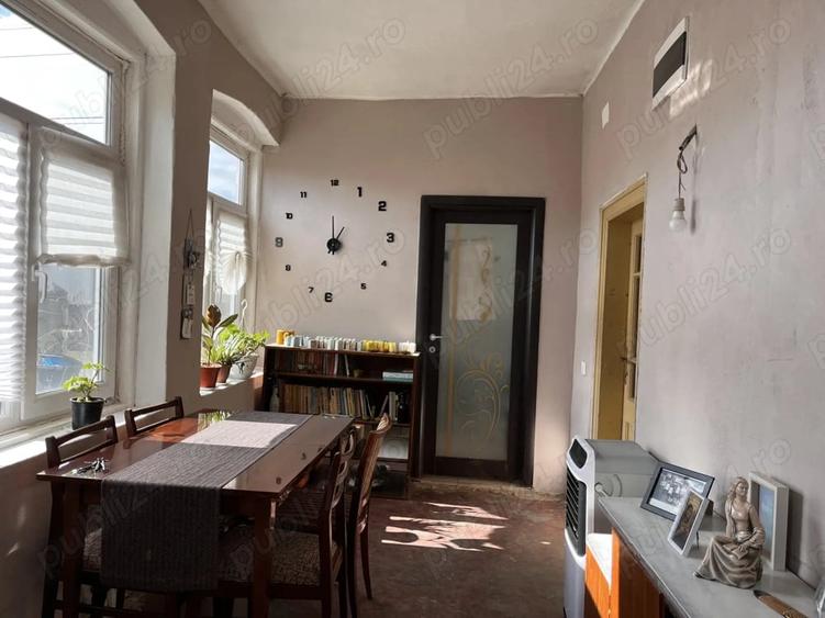 Casă cu 5 camere cu Teren 700 Mp în Goicea