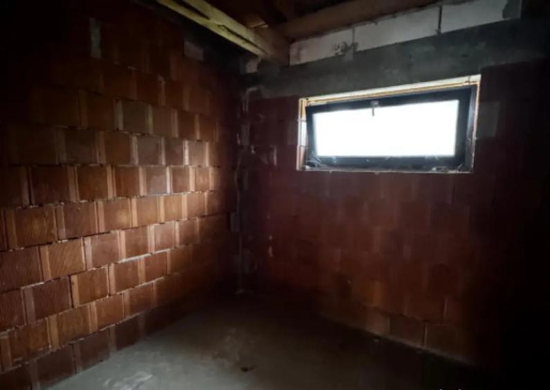 Casă cu 7 camere cu Teren 301 Mp în George Enescu