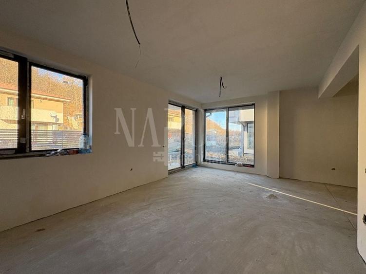 Duplex cu 4 camere cu Canalizare în Tăuți