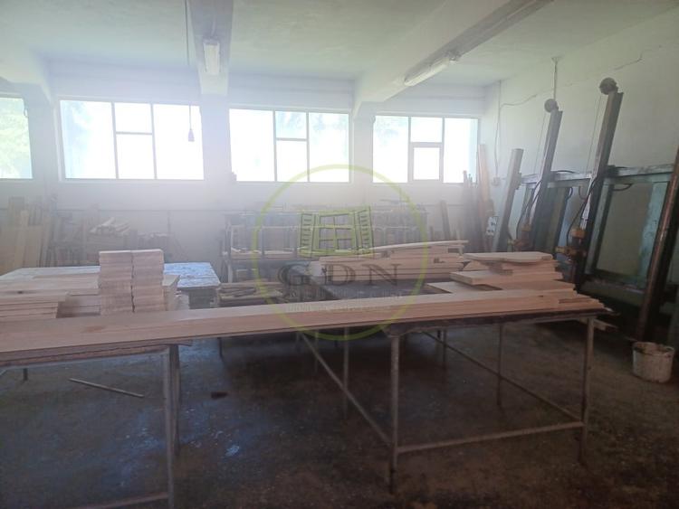 De vanzare fabrica mobilier lemn masiv sculptat + confectii metalice - 12