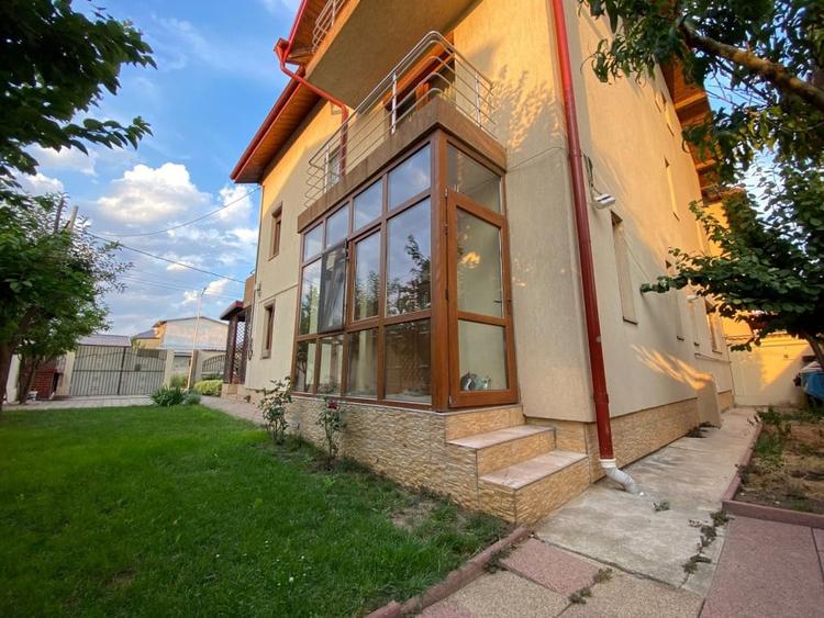 Casă individuală cu 5 camere cu Canalizare în Dobroești