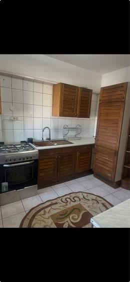Apartament cu 3 camere decomandat, mobilat în Nicolina