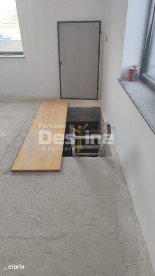Spațiu comercial, de 386 mp, în Bălteni