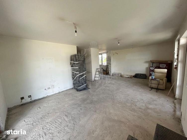 Casă cu 6 camere cu Teren 467 Mp în Crevedia