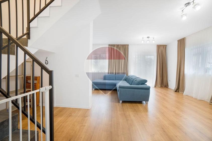 Duplex cu 4 camere cu Teren 163.5 Mp în Tărlungeni