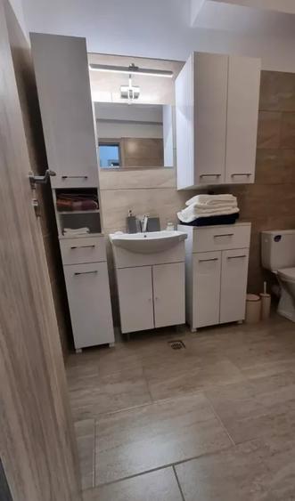 Apartament cu 2 camere decomandat, mobilat în Politehnica