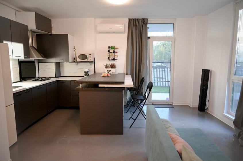Apartament cu 3 camere decomandat, mobilat în Take Ionescu