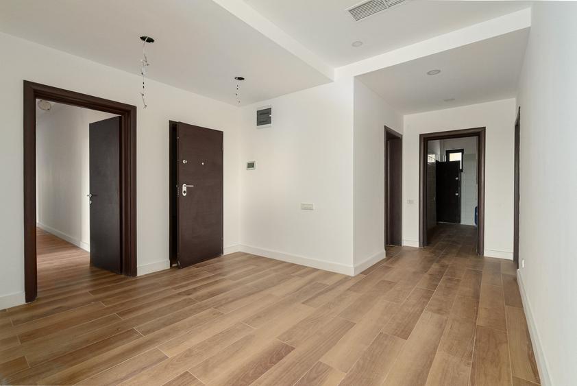 Apartament cu 4 camere decomandat în Herăstrău