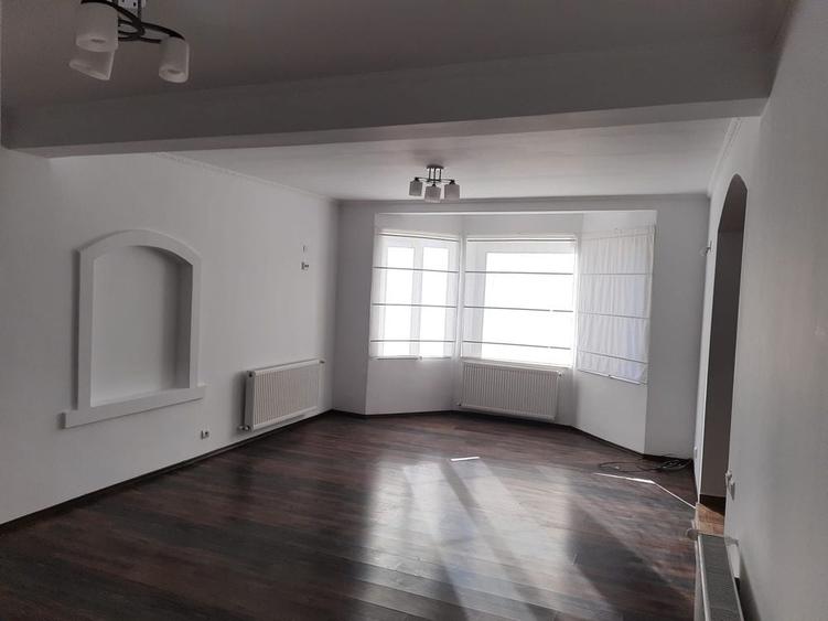 Apartament cu 4 camere decomandat în Corbeanca