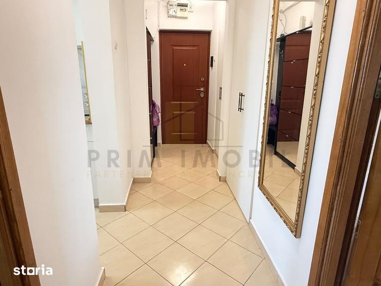 Apartament cu 2 camere decomandat în Hala Centrală