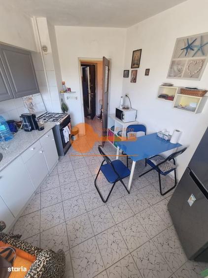 Apartament cu 3 camere decomandat în Crângași