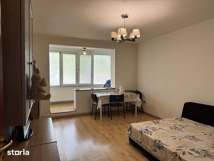 Apartament cu 3 camere semidecomandat în Central