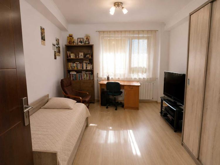Apartament cu 2 camere decomandat în Roșu