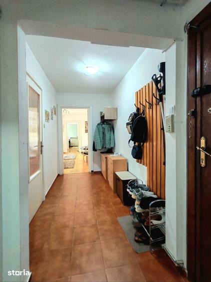 Apartament cu 3 camere semidecomandat în Olimpia-Stadion
