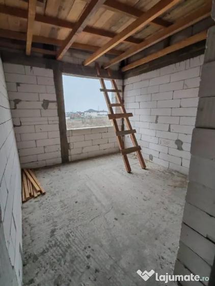 Casă cu 4 camere cu Teren 450 Mp în Malu Mare