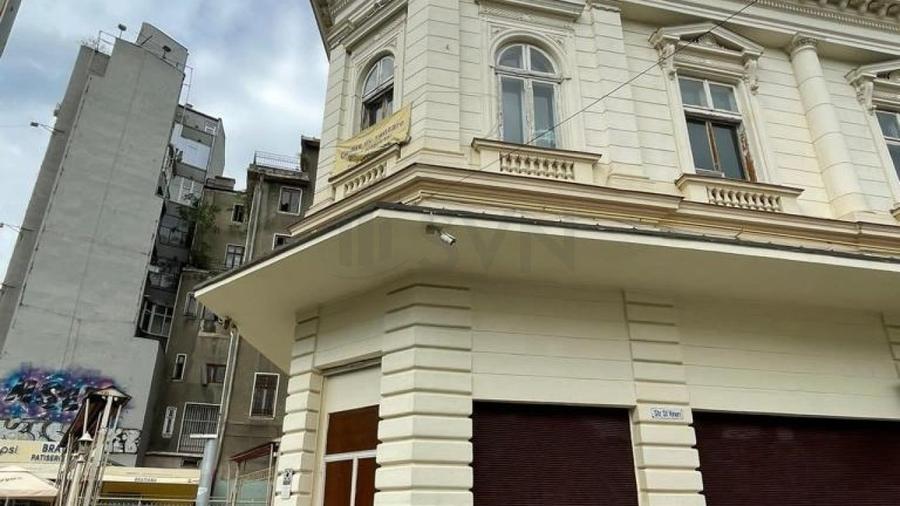 Casă individuală cu 30 camere cu Teren 687 Mp în P-ța Universității
