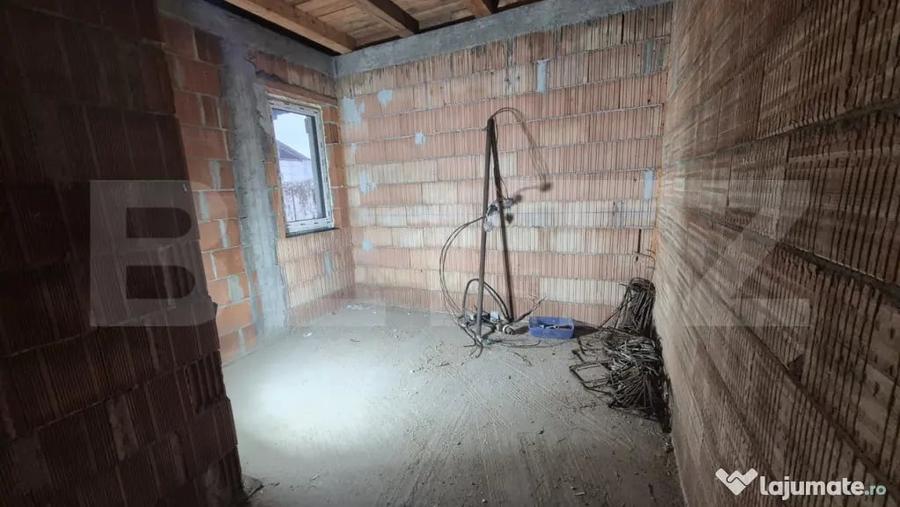 Casă cu 4 camere cu Teren 400 Mp în Vetiș