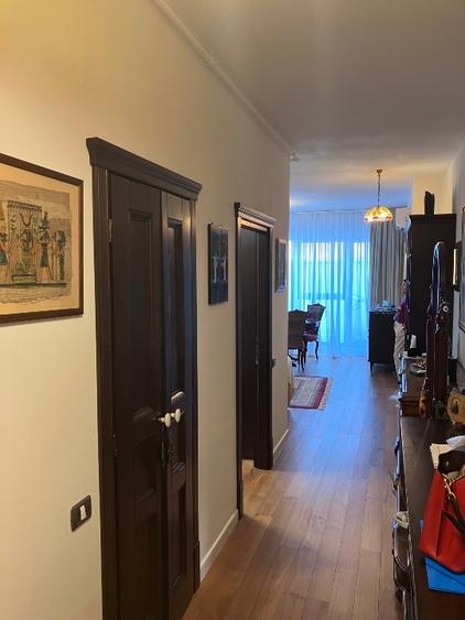 Apartament cu 3 camere semidecomandat, mobilat în Decebal