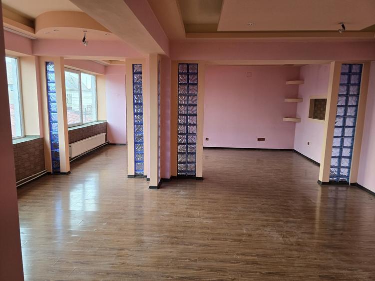 Casă cu 4 camere în Brătianu