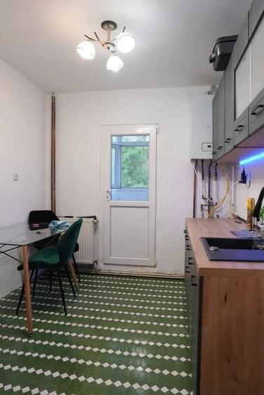 Apartament cu 2 camere decomandat în 1 Mai