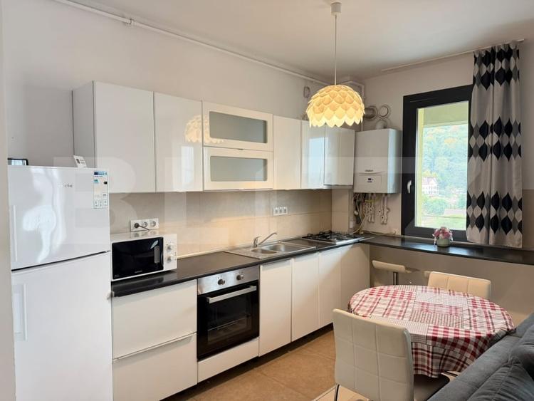 Apartament cu 3 camere decomandat, mobilat în Bartolomeu