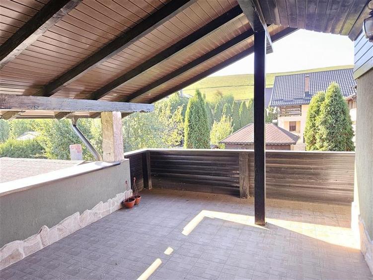 Casă cu 5 camere cu Teren 780 Mp în Sud