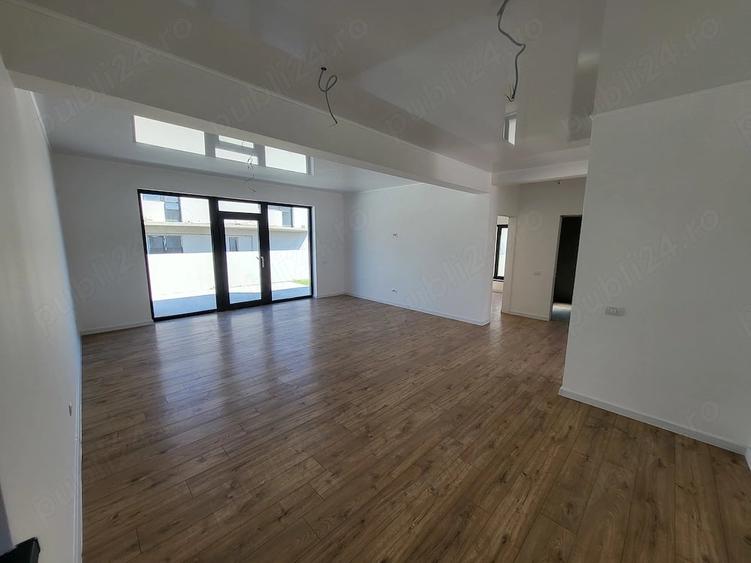 Casă cu 4 camere cu Teren 373 Mp în Agigea