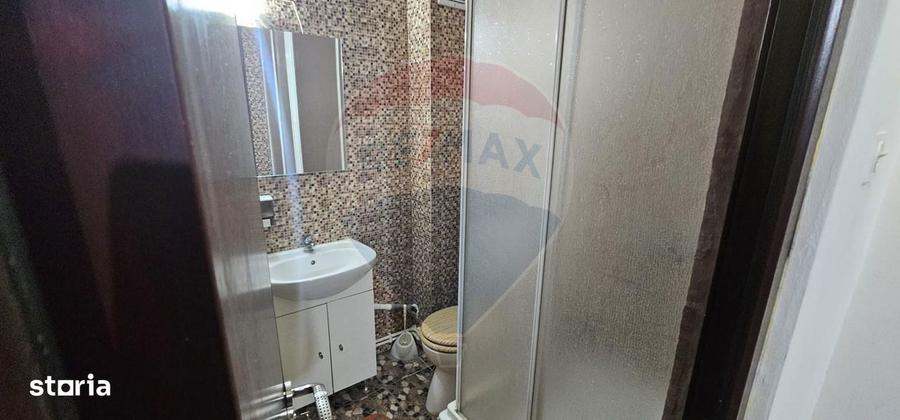 Apartament cu 4 camere decomandat în Coman