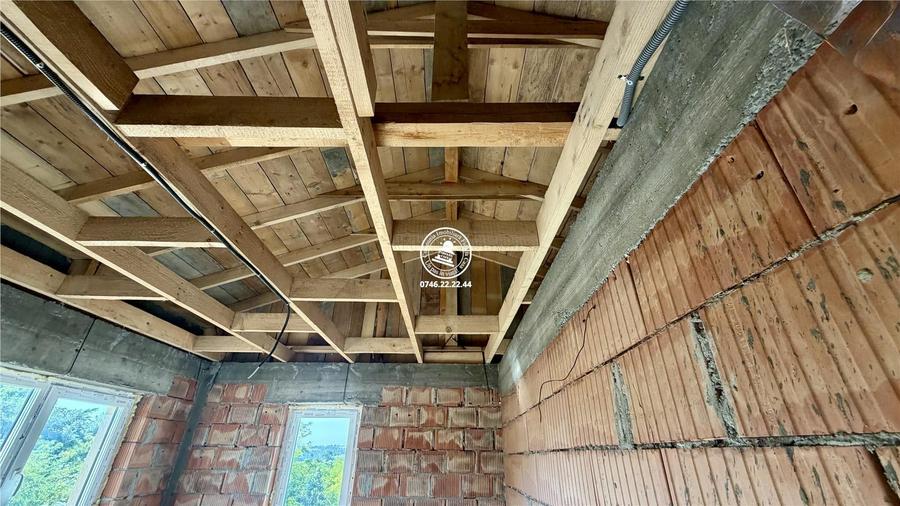 Casă cu 4 camere decomandat cu Teren 142 Mp în Popricani